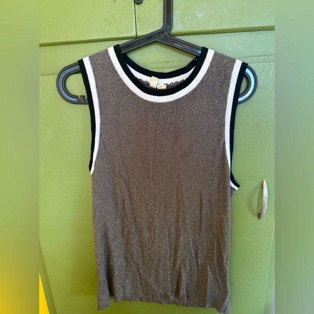 Elegant Black and White Sleeveless Top
